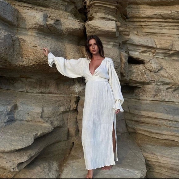 Savannah Morrow Dresses & Skirts - Savannah Morrow The Label Mahria Dress Cream/Off White NWT